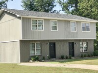 9409 Lew Cir, Unit B