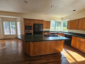 18543 Anduin Terrace in Lake Oswego, OR - Building Photo - Building Photo