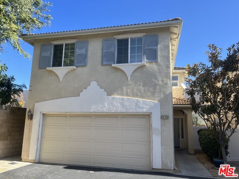 12359 Sonoma Dr in Los Angeles, CA - Building Photo