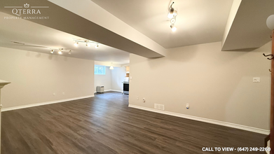 2263 Stillmeadow Rd in Oakville, ON - Building Photo - Building Photo
