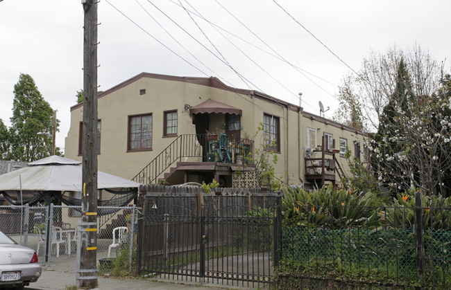 642 Clara St in Oakland, CA - Foto de edificio - Building Photo