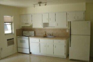 2220 N 19th Ave in Hollywood, FL - Building Photo