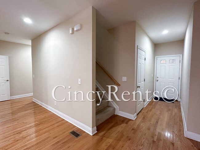 2933 Eden Ave in Cincinnati, OH - Building Photo - Building Photo