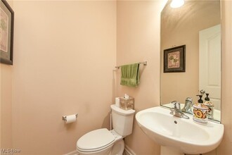 2691 Saddle Creek in Avon, OH - Foto de edificio - Building Photo