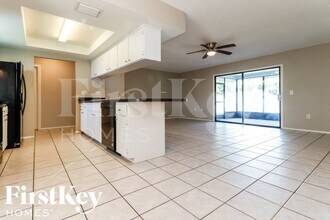 7704 Riverdale Dr in New Port Richey, FL - Foto de edificio - Building Photo