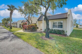 122 Lake Rebecca Dr in West Palm Beach, FL - Building Photo - Building Photo