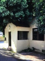 5031 Bakman Ave in Los Angeles, CA - Building Photo