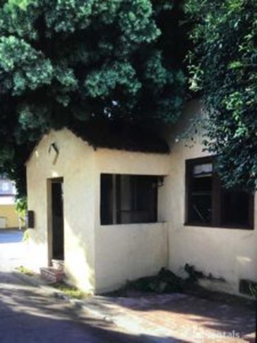 5031 Bakman Ave in Los Angeles, CA - Building Photo