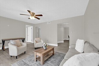 544 Orange Dr in Altamonte Springs, FL - Building Photo - Building Photo