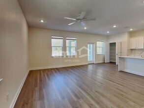 4756 Tributary Ln in Sanford, FL - Foto de edificio - Building Photo