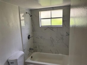 6011 SW 41st St in Davie, FL - Building Photo - Building Photo