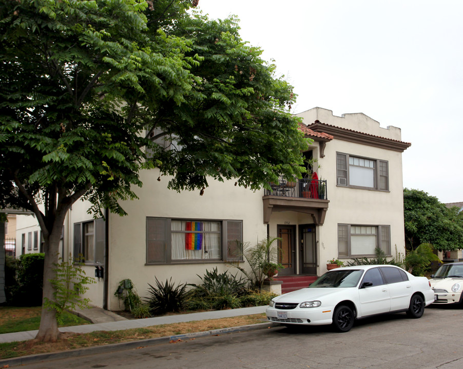 1900 E Florida St in Long Beach, CA - Foto de edificio