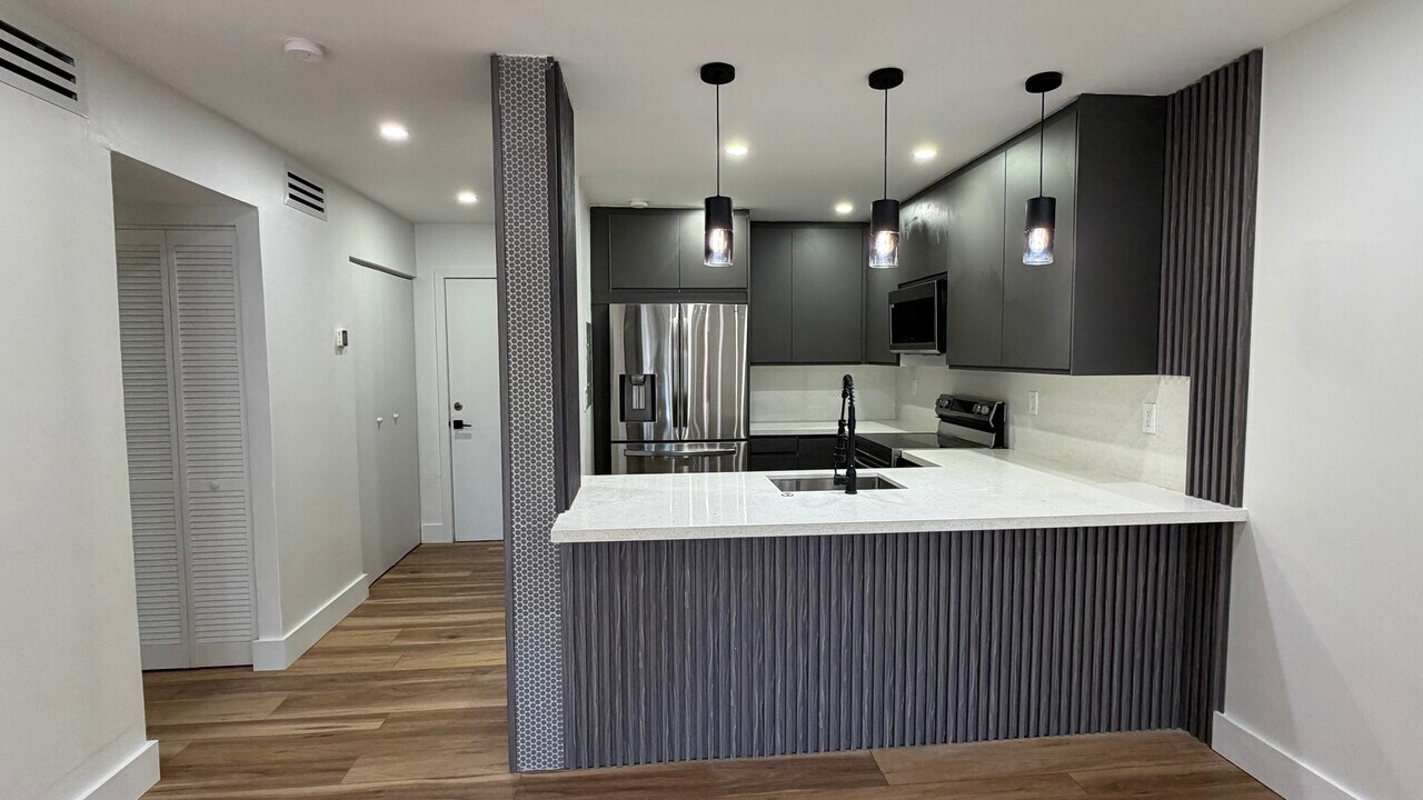 11217 SW 88th St, Unit C202 in Miami, FL - Foto de edificio