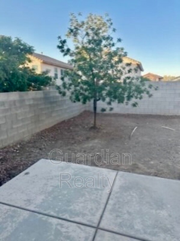 2022 Peacemaker Rd in Las Vegas, NV - Building Photo - Building Photo