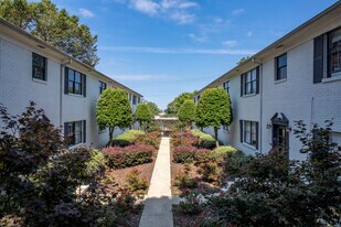Carol Court in Birmingham, AL - Building Photo