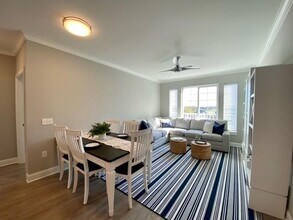 75 E Hoffman Ave in Lindenhurst, NY - Building Photo - Building Photo