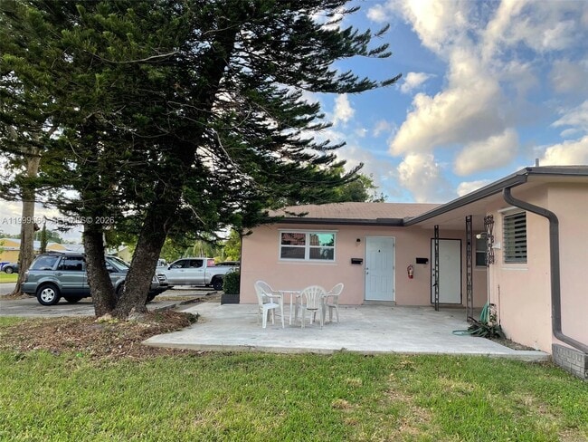 1850 N 27th Ave in Hollywood, FL - Building Photo - Building Photo