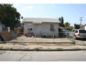 1413 Southgate Dr in Bakersfield, CA - Building Photo - Building Photo