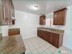 126 Jullien St in Los Angeles, CA - Building Photo - Building Photo