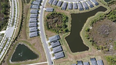 11044 Pinot Dr in Venice, FL - Foto de edificio - Building Photo