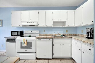 19 Stratford Dr in Boynton Beach, FL - Building Photo - Building Photo