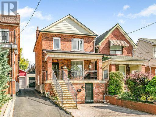 213 Blackthorn Ave in Toronto, ON - Building Photo - Building Photo