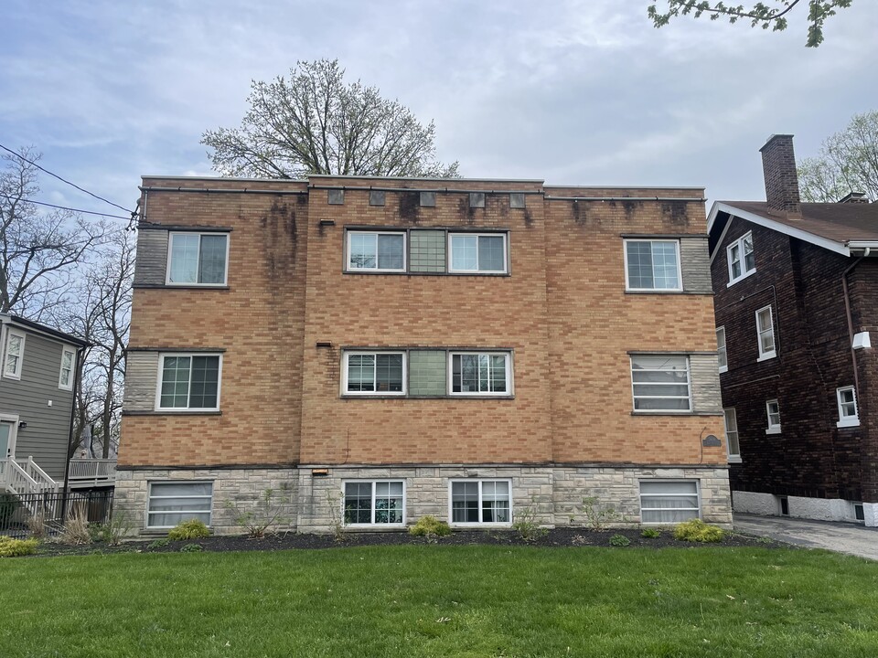 2819 Erie Ave, Unit 2 in Cincinnati, OH - Building Photo