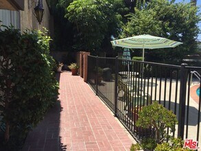 727 N Eucalyptus Ave in Inglewood, CA - Foto de edificio - Building Photo