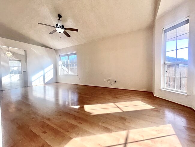 1404 Greystone Dr in Pensacola, FL - Building Photo - Building Photo