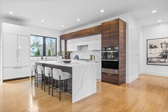 706 Saw Mill Brook Pkwy in Newton, MA - Building Photo - Building Photo