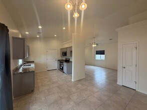 3270 E Farm Crst Ave in Kingman, AZ - Building Photo - Building Photo