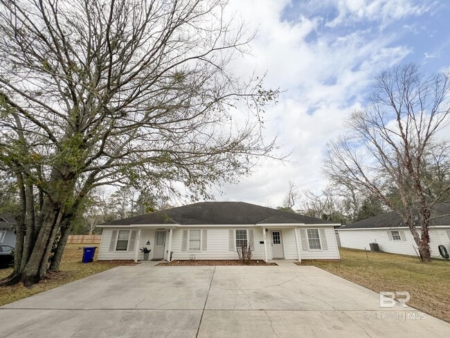 430 W Pedigo Ave in Foley, AL - Building Photo - Building Photo