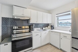 1345 West Ave in Miami Beach, FL - Building Photo