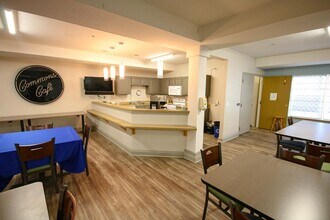 Nora Commons on the Monon Senior Apartments in Indianapolis, IN - Foto de edificio - Building Photo