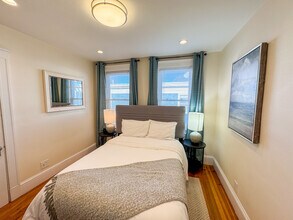 30 Clay St, Unit 3 in Cambridge, MA - Foto de edificio - Building Photo