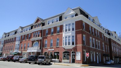 Dutcher House in Pawling, NY - Foto de edificio - Building Photo