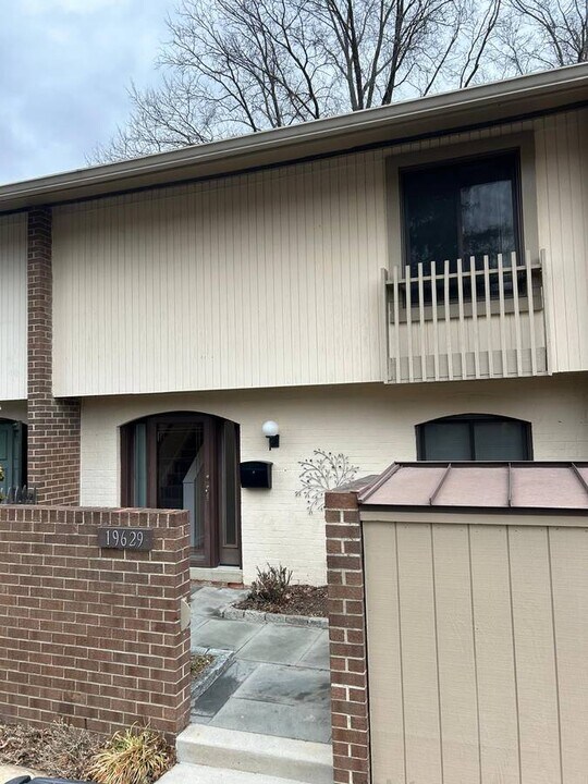 19629 Brassie Pl in Montgomery Village, MD - Building Photo