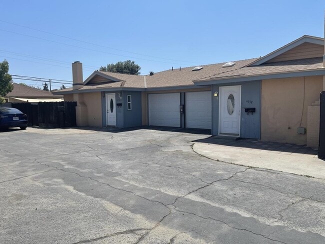 4440 E Dakota Ave in Fresno, CA - Building Photo - Building Photo