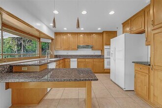 551 S Paseo Lucero in Anaheim, CA - Foto de edificio - Building Photo