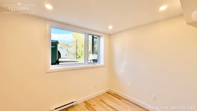 694 Crystal St in Ottawa, ON - Building Photo - Building Photo