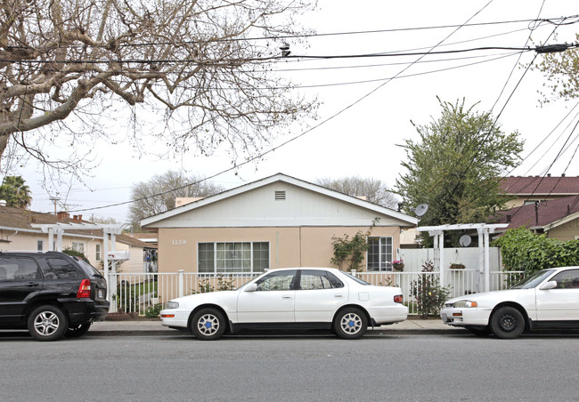 1129 Willow Rd in Menlo Park, CA - Building Photo - Building Photo