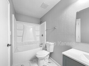 4004 E 123 Terrace in Grandview, MO - Building Photo - Building Photo