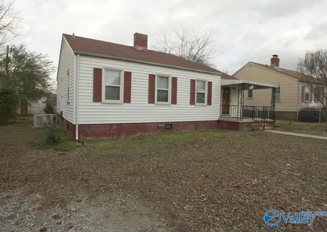 3926 Hawthorne Ave SW in Huntsville, AL - Building Photo - Building Photo