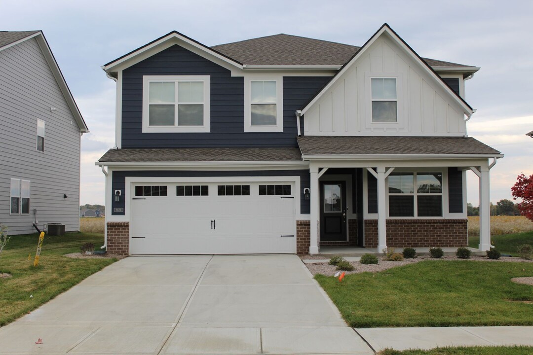 8626 Jeff Cir in Brownsburg, IN - Foto de edificio