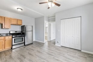 5860 N Kenmore Ave in Chicago, IL - Building Photo