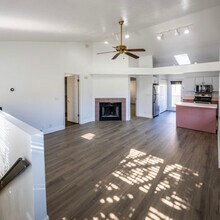 7682 S Sunbird Way, Unit 7682 in Midvale, UT - Foto de edificio - Building Photo