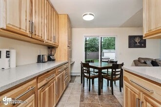 1008 W 80th Ave in Anchorage, AK - Building Photo - Building Photo
