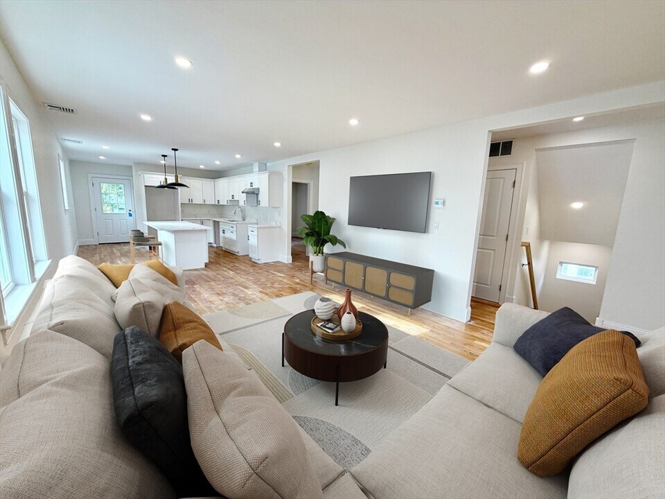 28 Pitcher Ave in Medford, MA - Building Photo