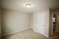 586 Sunset Park Dr in Suwanee, GA - Building Photo - Building Photo