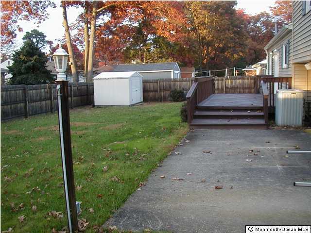 744 Spray Ave in Beachwood, NJ - Foto de edificio - Building Photo